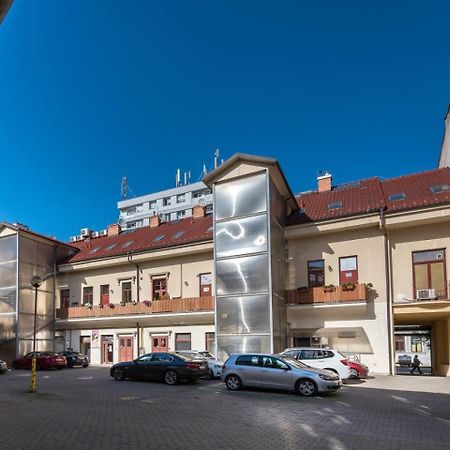 Understreet Studio With Private Parking Košice Buitenkant foto