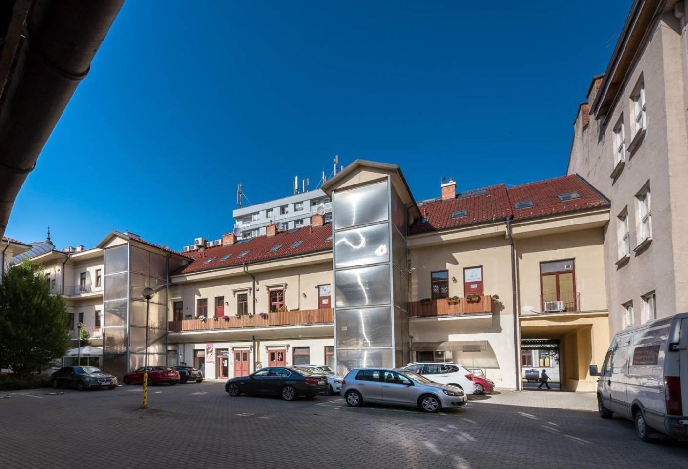 Understreet Studio With Private Parking Košice Buitenkant foto