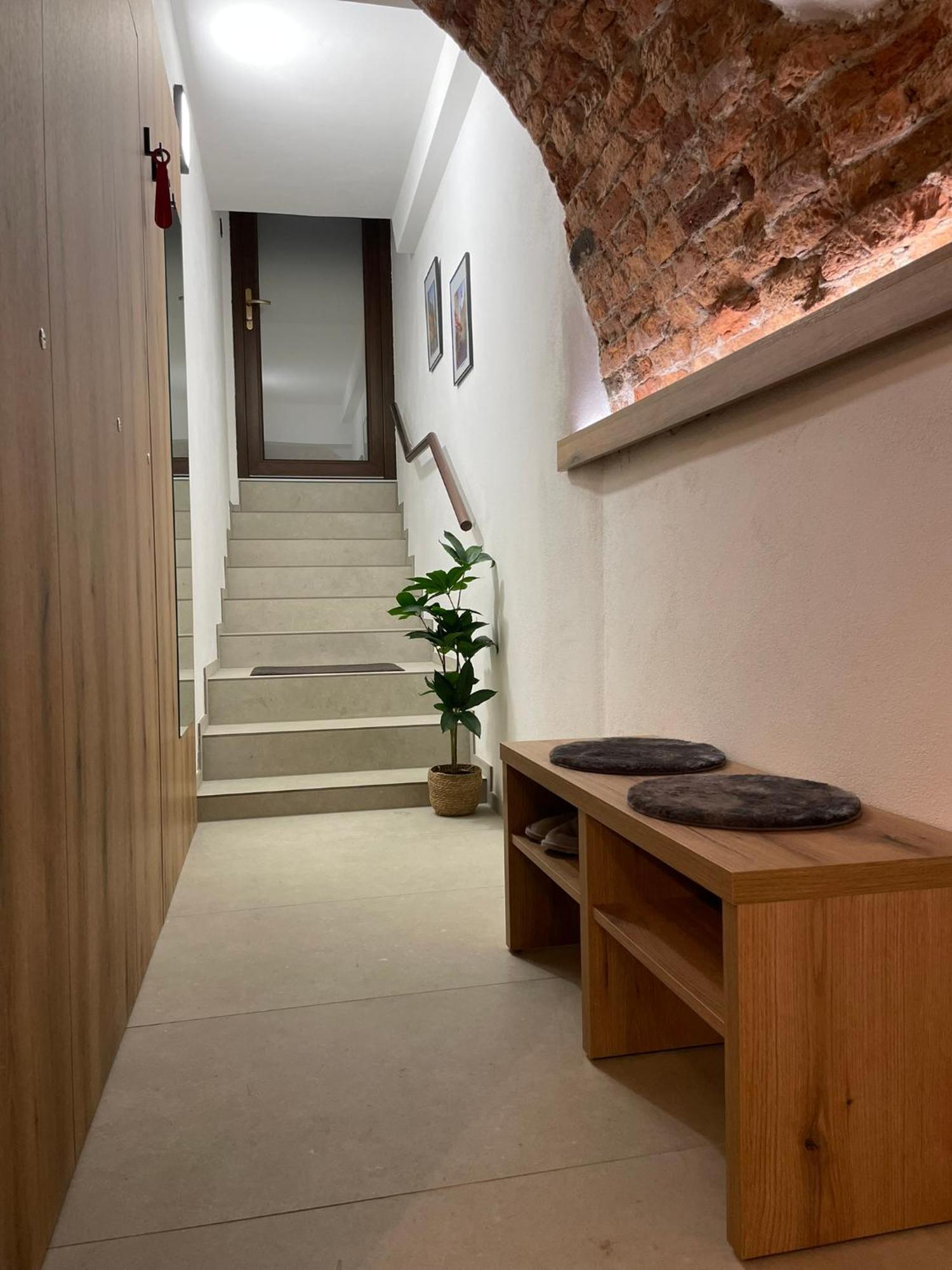 Understreet Studio With Private Parking Košice Buitenkant foto